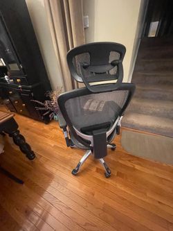 Staples - Hyken Ergonomic Mesh Swivel Task Chair - Charcoal Gray