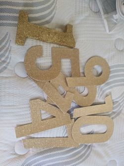 Baby Milestone numbers in Glitter Gold
