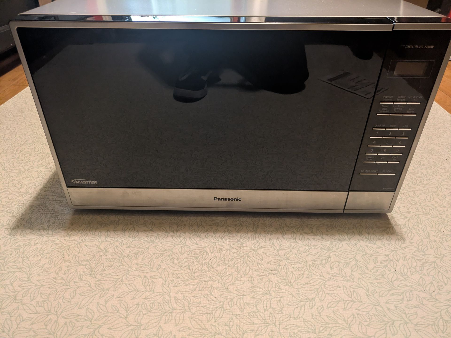 Panasonic NN-SN975S 2.2 Cu Ft Inverter Microwave – 1250W – Stainless – Works Great