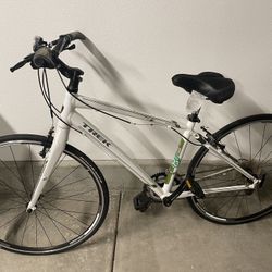 2012 Trek 7.6 FX WSD 17″ 