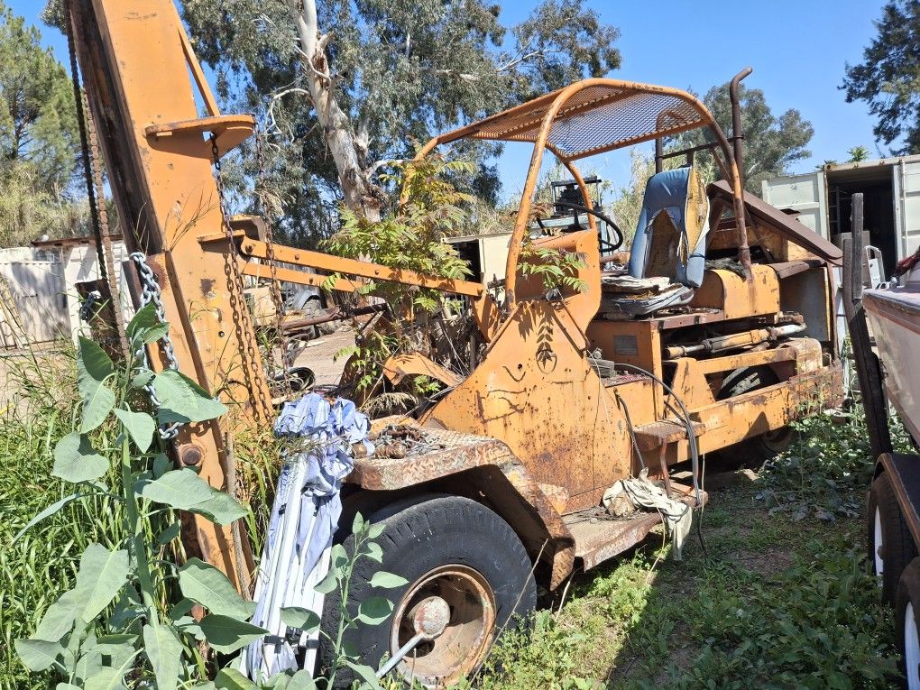 Huge Old And Ugly Forklift