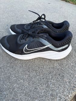 Nike Quest 5 running Shoes Size 9.5