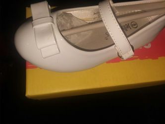 White shoes for little girl size 8