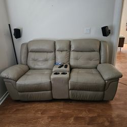 Rooms To GO Manual 2 Seat Leather Recliner With Center Storage