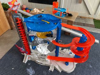Hot Wheels Super Ultimate Garage Play Set
