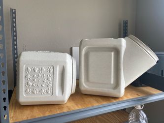 Pet food containers