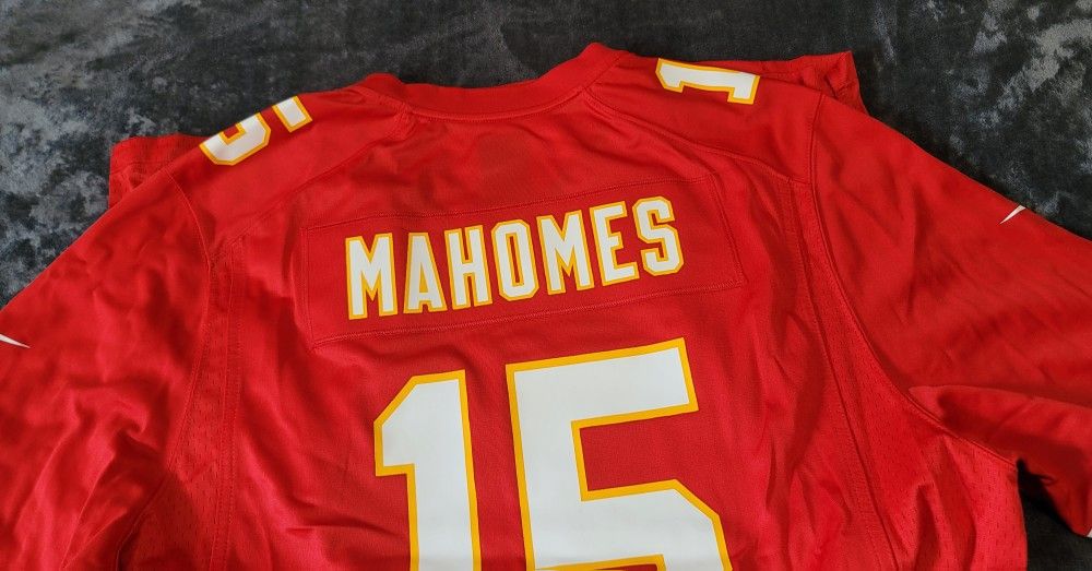 Adidas Athlete Patrick Mahomes Does Nike Bad Upon Wearing KC Royals Jersey  for Big Kansas City Event - EssentiallySports