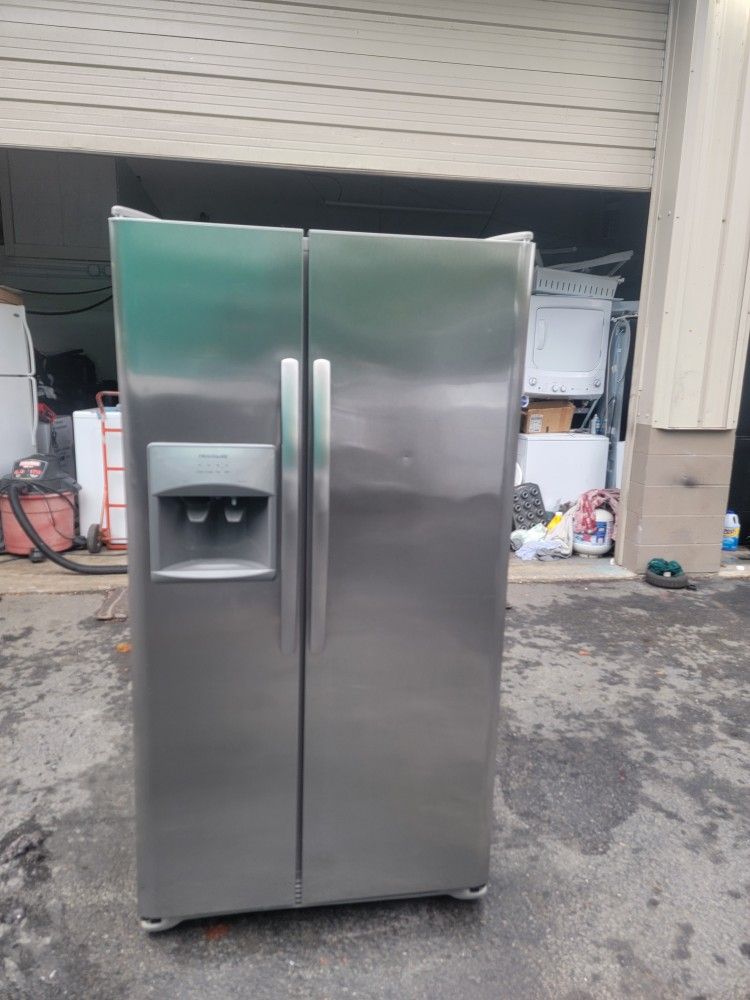 Fridgidaire Side By Side Refrigerator