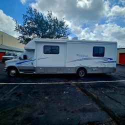2004 Ford 450 - Class C Motorhome.