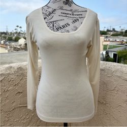 Victoria’s Secret Moda International cream long sleeve scoopneck top size small