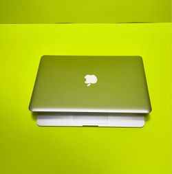 Apple MacBook Pro 13” i5/8GB/256GB SSD $140