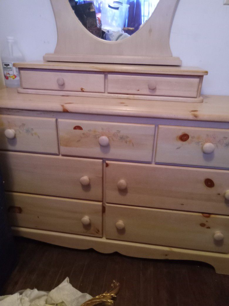 Really Nice Dresser,hand Painted Perfect For Any Girls Room..