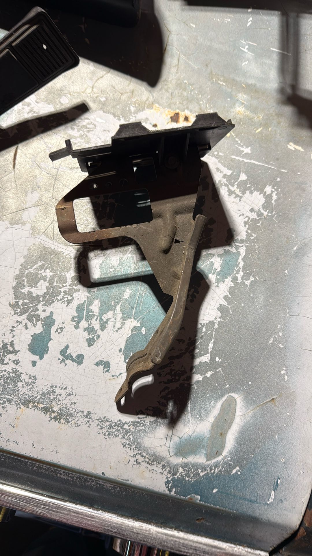 Gbody Cutlass, Monte Carlo,Regal Hood Hinge Car Part
