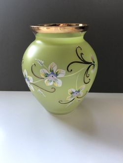 Small elegant vase with 3D flowers