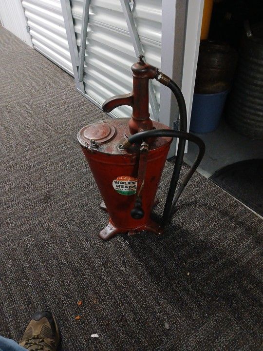 1930s Oil Pump Good Working Cond
