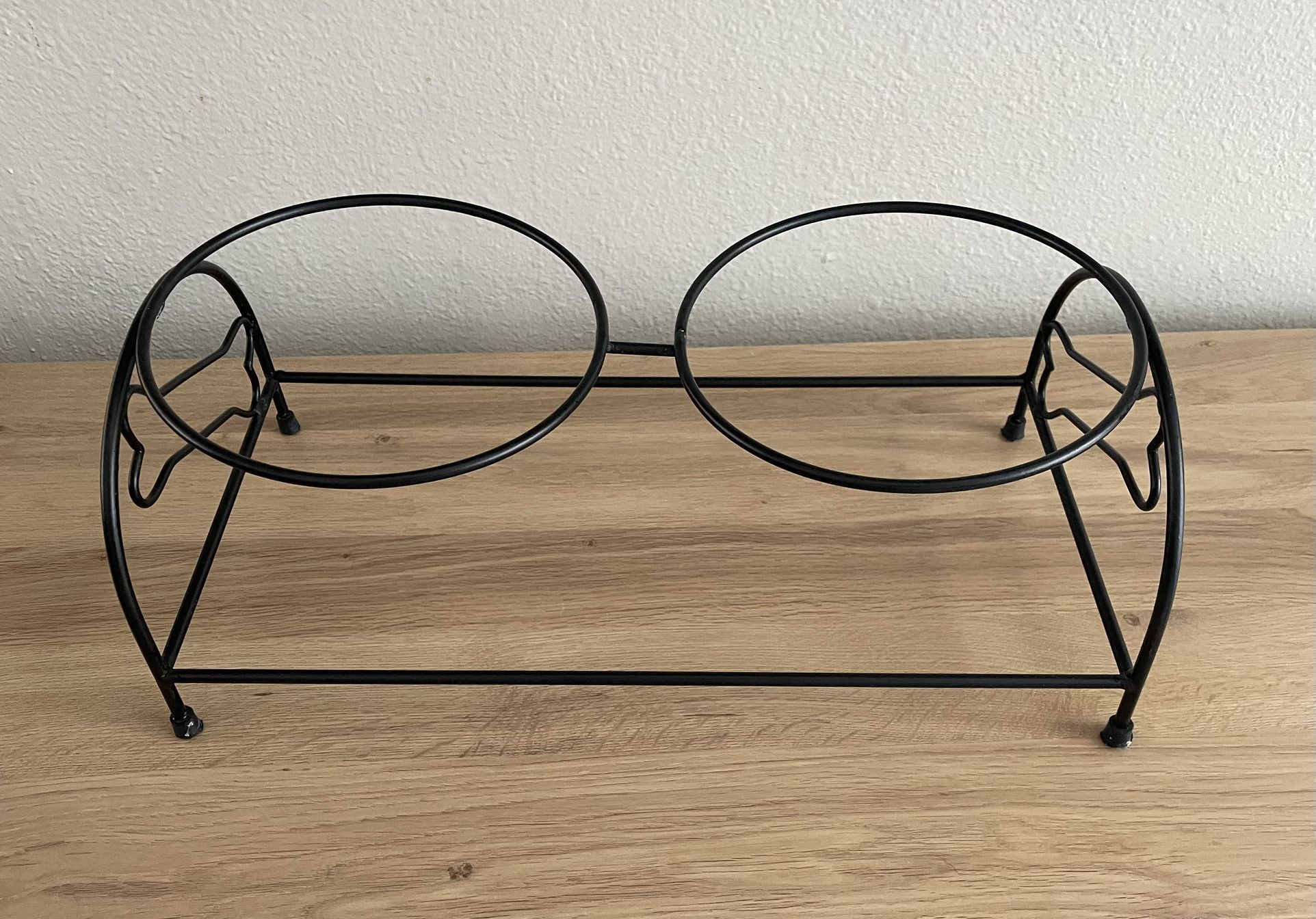 Black Metal Double Dog Bowl Holder