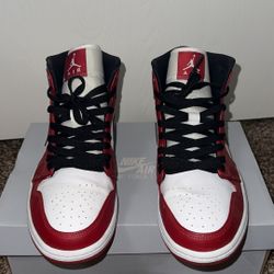 Jordan 1 Mids 