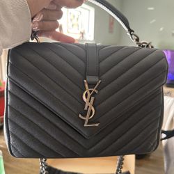 Beautiful YSL medium Handbag 