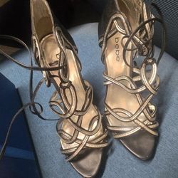 Bebe SILVER AND BLACK STRAPPY HEEL  SANDALS SIZE 9