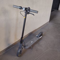 Used Ooktek Scooter Great Battery Life Needs Rear Brake Adjustment Selling As Is