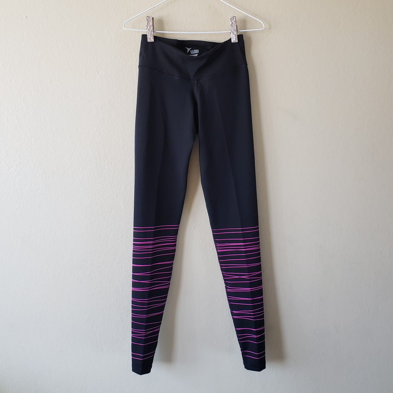 Old Navy Active Leggings w/Pink Stripes