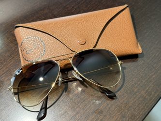 Ray-Ban Aviator sunglasses 