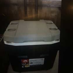 Igloo Quantum Rolling Cooler (new Condition)