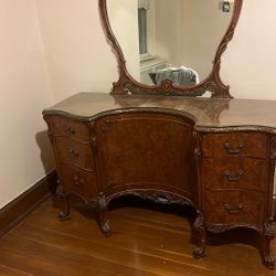 Antique Makeup Desk With Mirror
