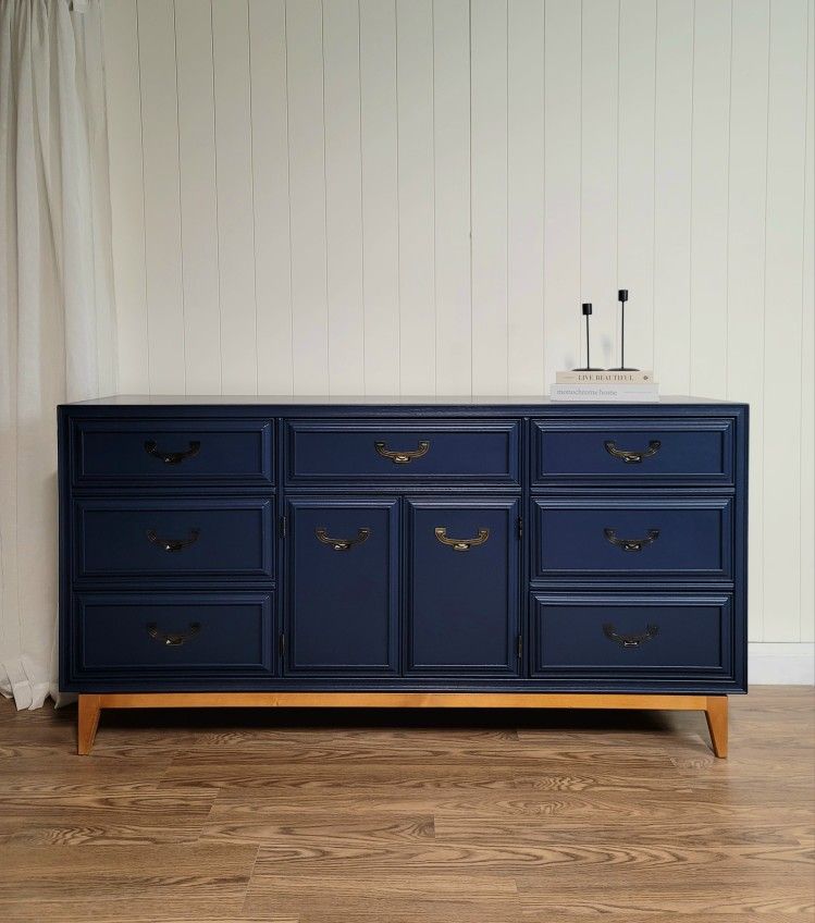 FREE DELIVERY! Newly Refinished Vintage Nine Drawer Dresser (Breuners brand)