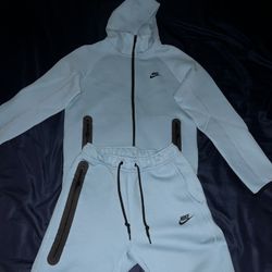 Brand New Men’s Nike Tech 