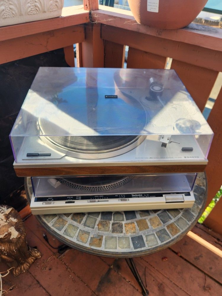 Vintage Technics And Sanyo Turntables