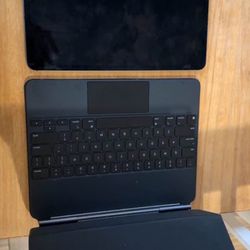 iPad Pro 2022 256GB – Apple Macbook M2Chip 16RAM 256gbMacBook AM1 (8GB / 256GB) Excellent Condition