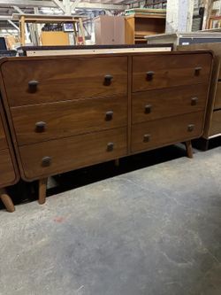 Beautiful Mid Century Modern Style Dresser MCM Real wood construction Walnut Wood Grain Free Curbside Delivery 