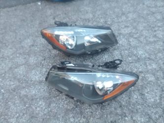 2016-2019 Mercedes CLA250 Headlights (Halogen Bulb) With All The Accessories Oem.