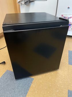 Hisense 1.6 cu.ft. Mini Fridge