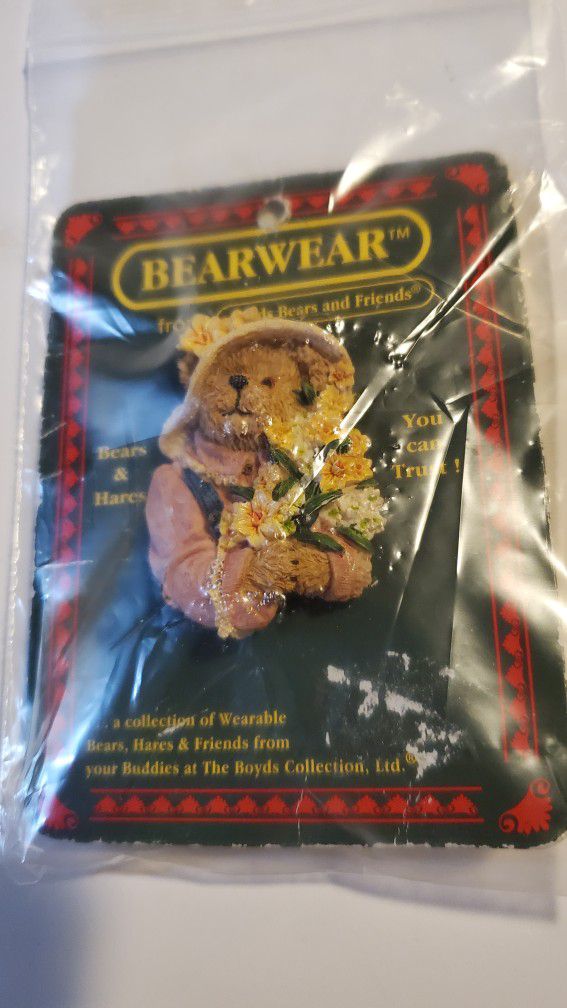 2" X 2" Bearwear Boyd's Bears And Friends: Girl Bear With Flower And Hat Pin Brooch
