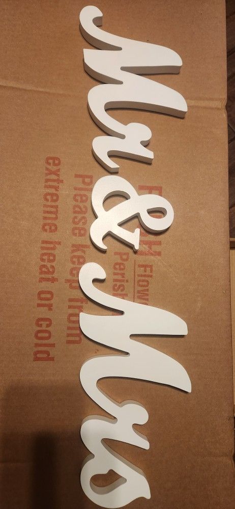 Mr & Mrs Sign
