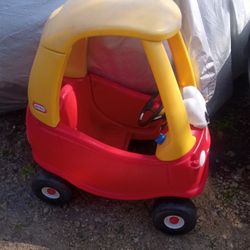 Little Tikes Cozy Coupe In Used Condition Functions 100 Percent 