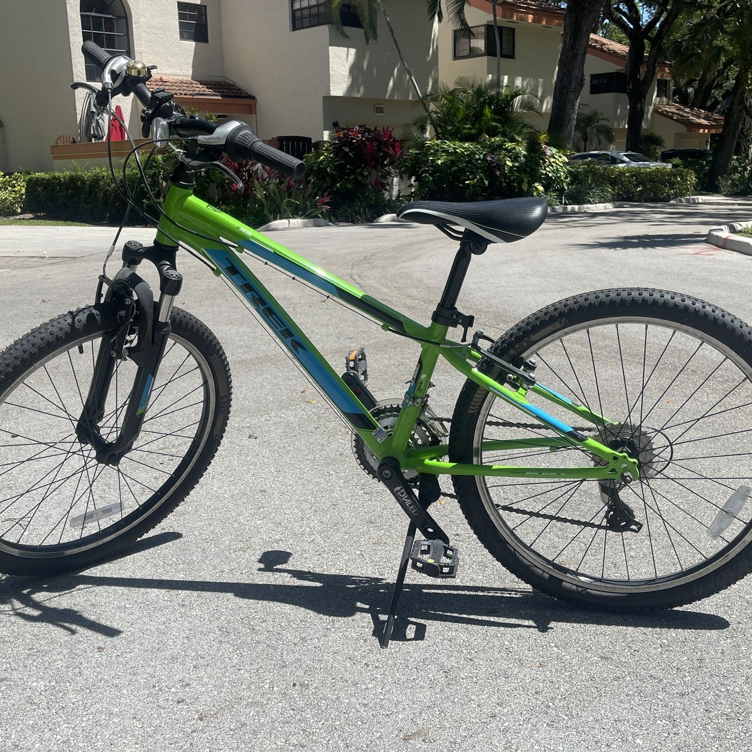 Trek MT 220 24” wheel Kids Mountain Bike for Sale in Hollywood, FL