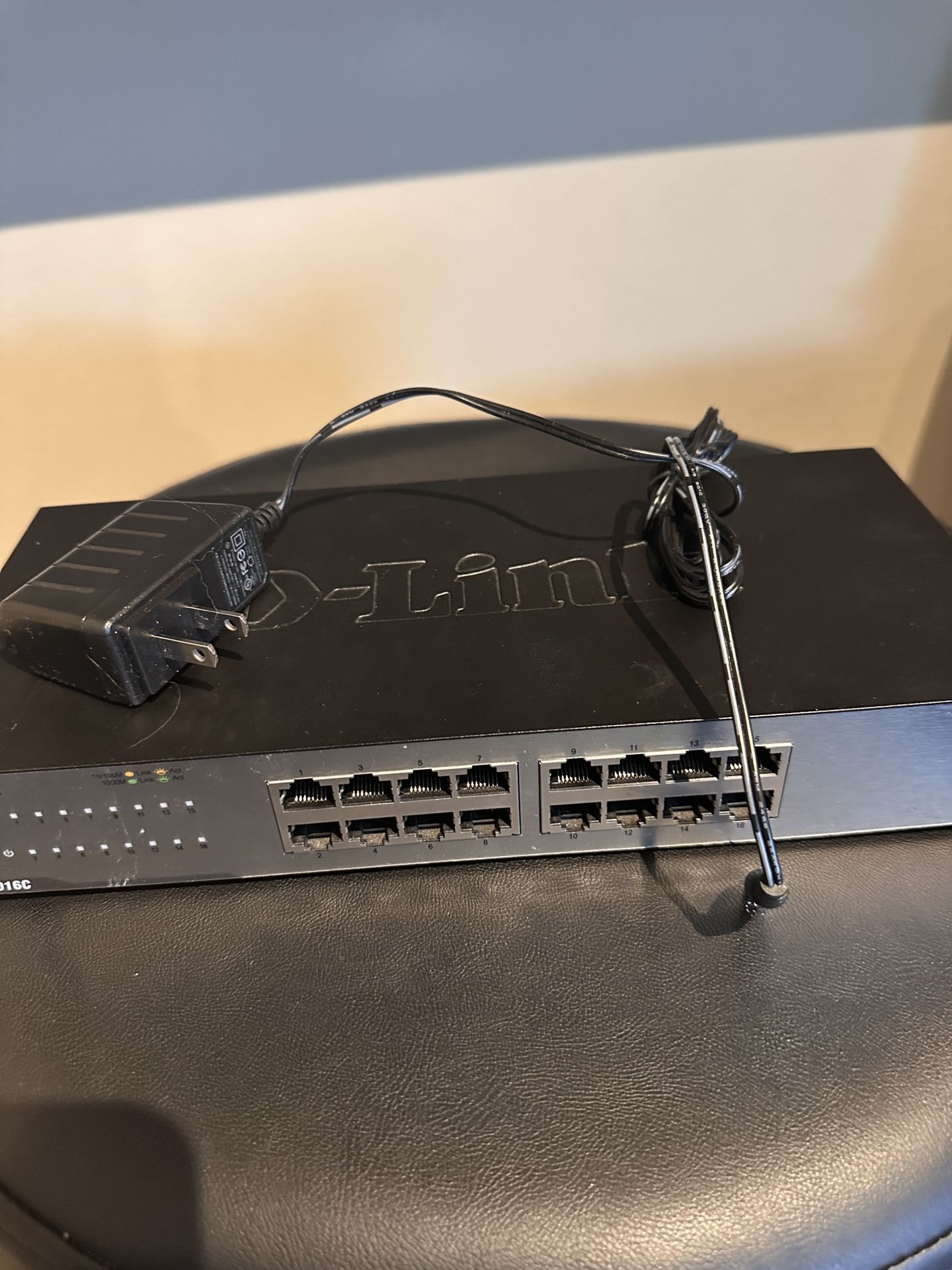 D-Link DGS-1016C 16-Port Gigabit Unmanaged Switch – Excellent Working Condition