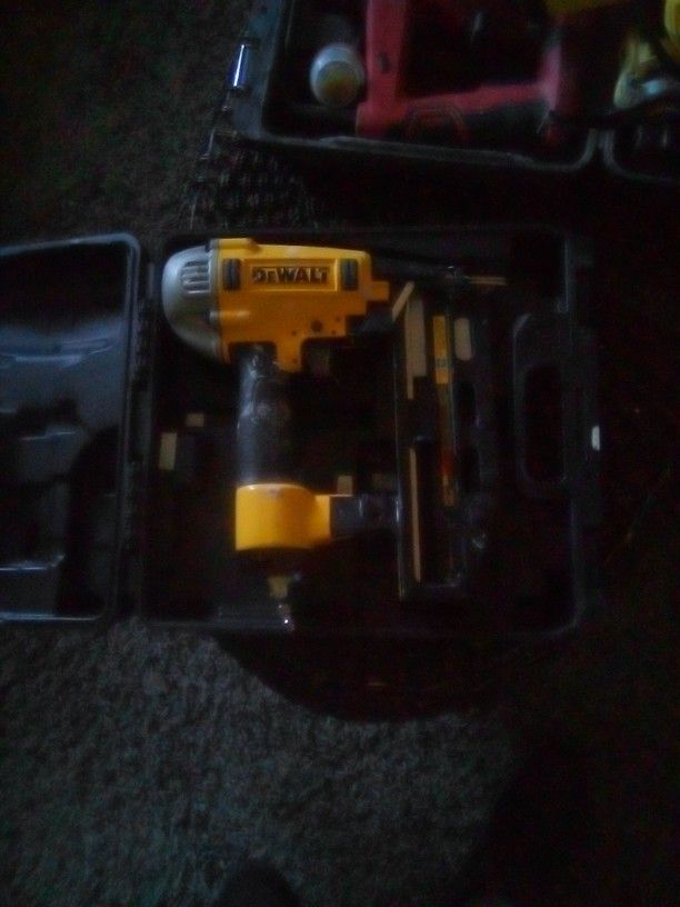 DeWalt Roofing Nailing