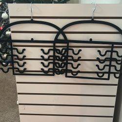 clothes hangers 