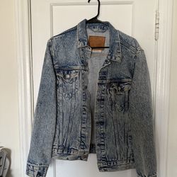 Women’s Levi Denim Jacket, Size Medium