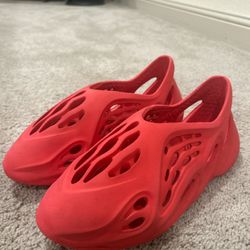 Yeezy Foamrunners Red