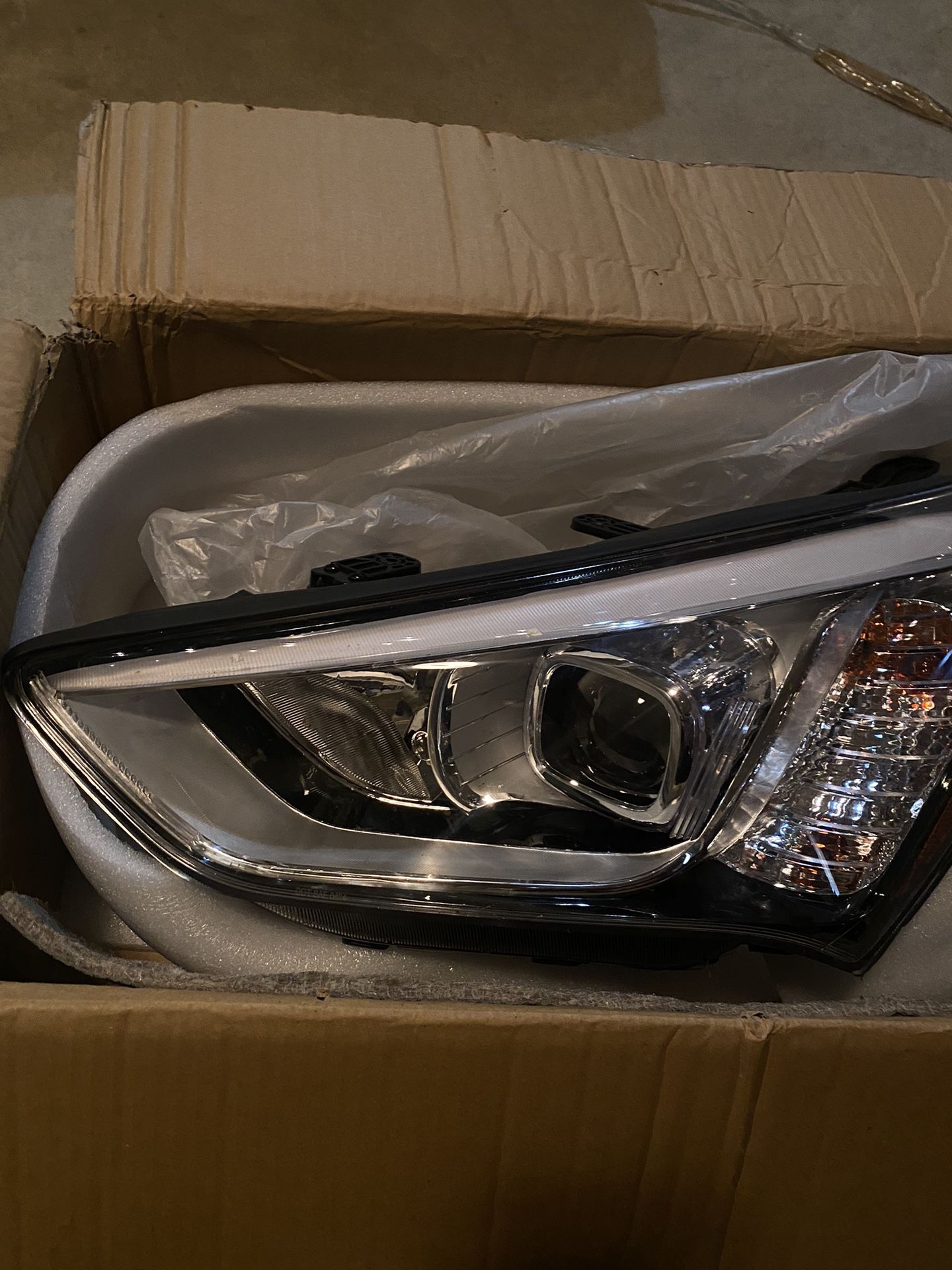 Hyundai Santa Fe Headlight