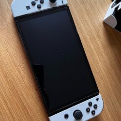 Nintendo Switch oled with 4 Games