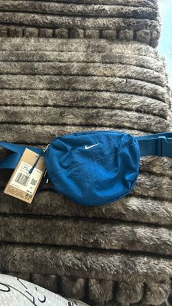 Nike Brand new women’s waist/arm small bag