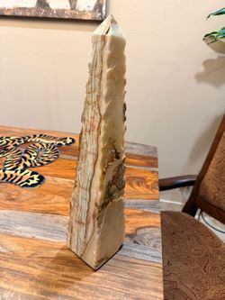 Onyx obelisk