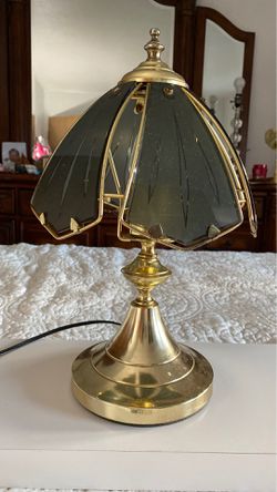 Small Tiffany touch tone desk lamp. Good used condition.
