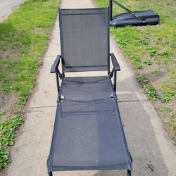 LOUNGE FOLDING CHAIR 